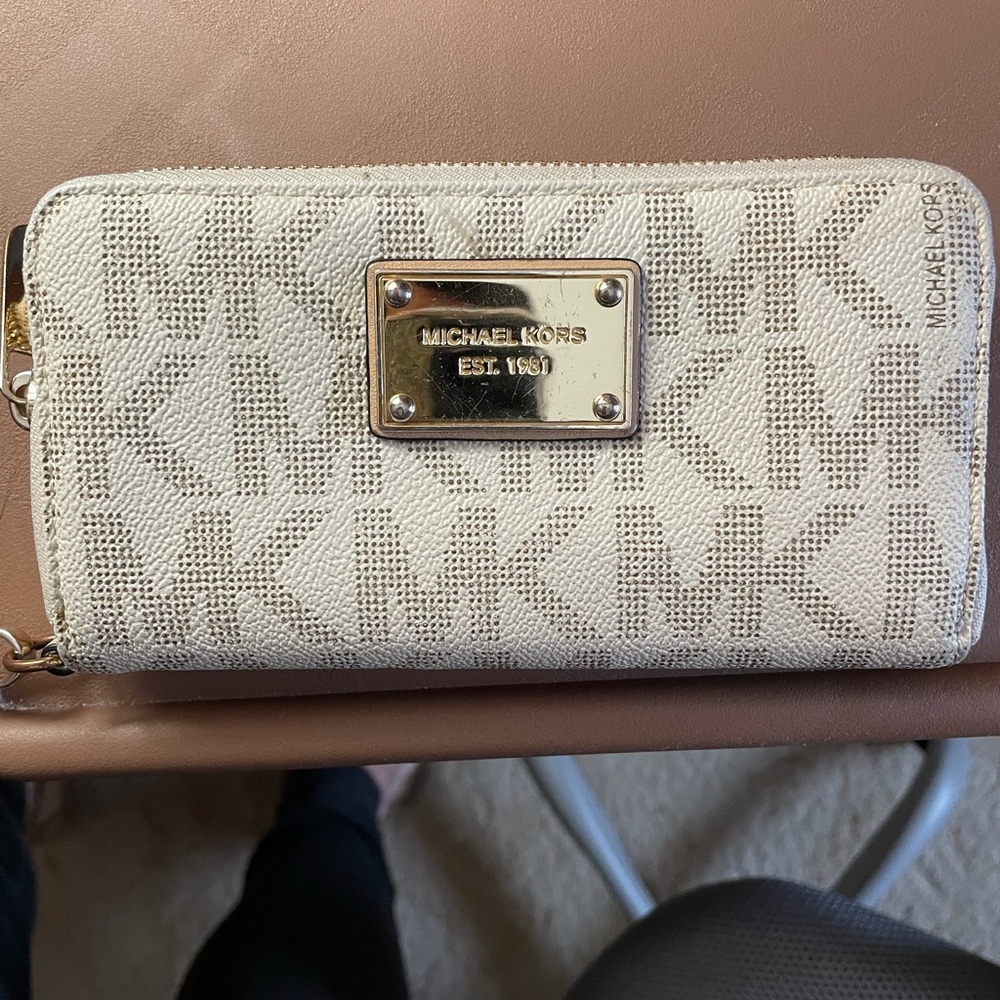 Michael Kors Wristlet/ Clutch